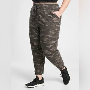 Athleta Farallon Jogger in light olive Camo